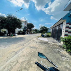 Cho thuê biệt thự KDC Gia Hoà Khang Điền nội thất hiện đại