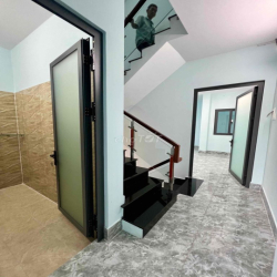 Cho Thuê Nhà Mới Xây DT 180m2 1Trệt 2Lầu 3Pn 4Wc Gần Chợ Vườn Lài