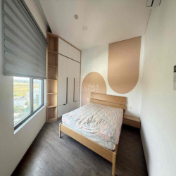 Căn Hộ cao cấp, căn góc 2 mặt tiền 2pn view hồ bơi, công viên tầng 10