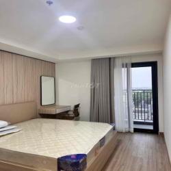 Căn Hộ cao cấp, căn góc 2 mặt tiền 2pn view hồ bơi, công viên tầng 10