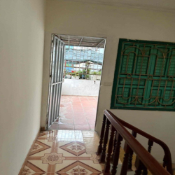 thuê nhà số 3 ngõ 167 phố đồng cổ 37 m5 tầng mỗi tầng 2 phòng