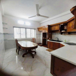 ✅Nhà thuê Mặt tiền đường Tám Danh, xây 5 tầng mới đẹp