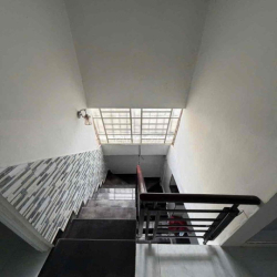 Nguyên căn hẻm rộng 2PN HTP gần cầu phú mỹ