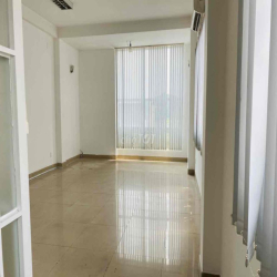 Văn phòng mặt tiền cộng hoà giá cực rẻ