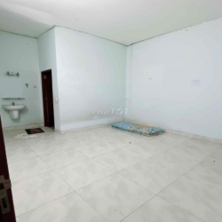 Cho thuê lô đất MT đường Vườn Thơm, DT 9mx30m, giá 6 triệu/t