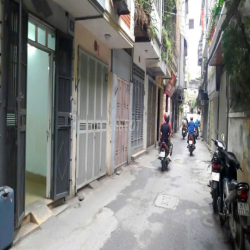 Cho thuê nhà số 36, ngõ 318 đường La Thành phường Ô Chợ Dừa, Hà Nội