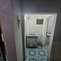 cho thuê nhà ngõ hẻm có chỗ để ô tô bên ngoài , 4 tầng, 33m giá 9tr