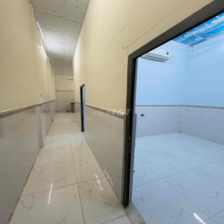 Cho thuê nhà trệt nguyên căn 4,5x20m sẵn 2máy lạnh hẻm gần ĐH Y Dược