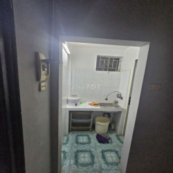 cho thuê nhà ngõ hẻm có chỗ để ô tô bên ngoài , 4 tầng, 33m giá 9tr