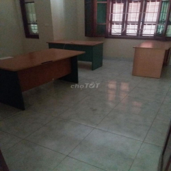 Cho thuê nhà ngõ 118 Nguyễn Khánh Toàn, Dt 100m2 x 4 tầng 2 mặt tiền