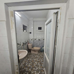 cho thuê nhà ngõ hẻm có chỗ để ô tô bên ngoài , 4 tầng, 33m giá 9tr