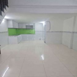 Nguyên căn. gần CV Làng Hoa, 4x14m, 2PN, có máy lạnh, Sân rộng