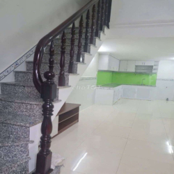 Nguyên căn. gần CV Làng Hoa, 4x14m, 2PN, có máy lạnh, Sân rộng