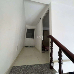 Nguyên căn. gần CV Làng Hoa, 4x14m, 2PN, có máy lạnh, Sân rộng