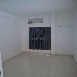 Nguyên căn. gần CV Làng Hoa, 4x14m, 2PN, có máy lạnh, Sân rộng