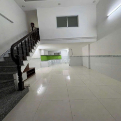 Nguyên căn. gần CV Làng Hoa, 4x14m, 2PN, có máy lạnh, Sân rộng