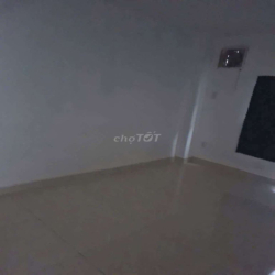 Nguyên căn. gần CV Làng Hoa, 4x14m, 2PN, có máy lạnh, Sân rộng