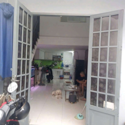 Nguyên căn. gần CV Làng Hoa, 4x14m, 2PN, có máy lạnh, Sân rộng