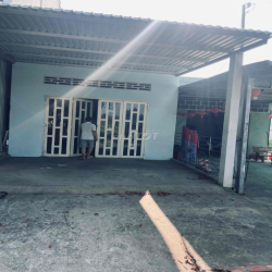 Cho thuê nhà mặt tiền chợ Hưng Thạnh 100m2