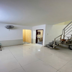 Nhà 4pn q5 gần chợ hòa bình bv chấn thương trần hưng đạo chùa vạn phật