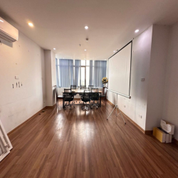 Văn phòng tại 227 Phạm Văn Đồng. 60m2 giá thuê 7 triệu/tháng