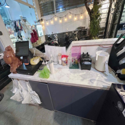 Cho thuê mặt bằng quầy bar – vào là bán ngay