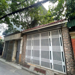 BIỆT THỰ SÂN VƯỜN NGỌC THUỴ 190m2 – Ô TÔ VÀO NHÀ, FULL ĐỒ–23TR/THÁNG!