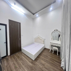 Cho thuê căn hộ khép kín tại Đường Láng, đầy đủ nội thất