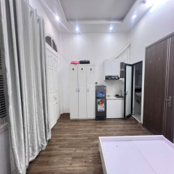 Cho thuê căn hộ khép kín tại Đường Láng, đầy đủ nội thất
