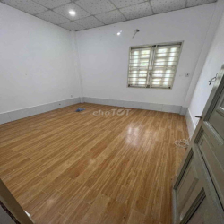 cho thuê nha tx 52 q12 gần bến xe buýt số 3  2p ngu gia 5tr5