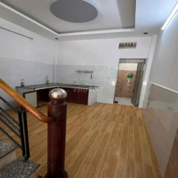 cho thuê nha tx 52 q12 gần bến xe buýt số 3  2p ngu gia 5tr5