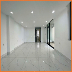 Cho thuê văn phòng 50m2 ban công góc đẹp - Vạn Phúc City
