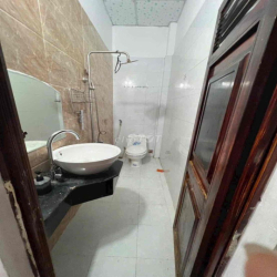 cho thuê nha tx 52 q12 gần bến xe buýt số 3  2p ngu gia 5tr5