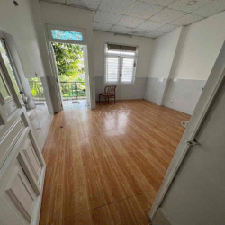 cho thuê nha tx 52 q12 gần bến xe buýt số 3  2p ngu gia 5tr5