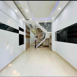 NHÀ PHỐ. GIÁP GÒ VẤP. TRÊT 3 LẦU 4PN 5WC. SÂN THƯỢNG