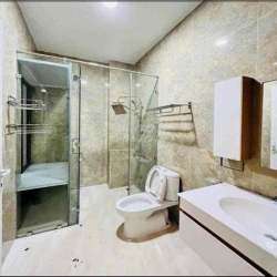 NHÀ PHỐ. GIÁP GÒ VẤP. TRÊT 3 LẦU 4PN 5WC. SÂN THƯỢNG