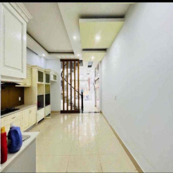 NHÀ PHỐ. GIÁP GÒ VẤP. TRÊT 3 LẦU 4PN 5WC. SÂN THƯỢNG