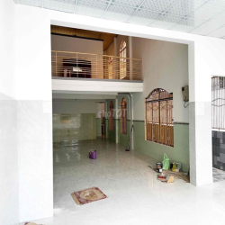Nhà mặt tiền ngay ngã 4