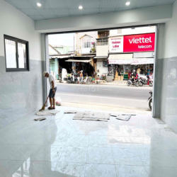 Nhà mặt tiền ngay ngã 4