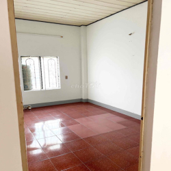 Nhà mặt tiền ngay ngã 4