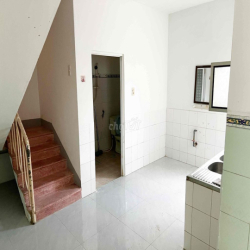 Nhà mặt tiền ngay ngã 4