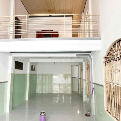Nhà mặt tiền ngay ngã 4