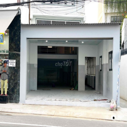Nhà mặt tiền ngay ngã 4