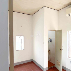Nhà mặt tiền ngay ngã 4