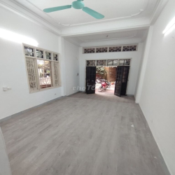 Tầng 1 lối đi riêng làm văm phòng đại diện, kho ngã tư Cầu Giấy