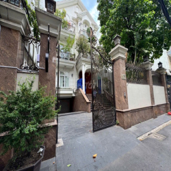 Cho thuê Biệt thự Bàu Bàng, Tân Bình, 12x30m, Hầm trệt 3 lầu, sân vườn