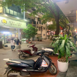 Mặt bằng kinh doanh tại Trung Hoà Nhân Chính