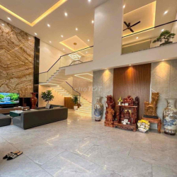 BIỆT THỰ SÂN VƯỜN CAO CẤP – NGAY TRUNG TÂM THÀNH PHỐ MỚI