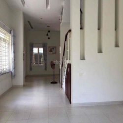 biệt thự sân vườn 2 tầng lầu