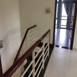 biệt thự sân vườn 2 tầng lầu